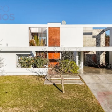 Casa de 5 ambientes en Venta en La Concepción de Luján, diseño y materiales premium