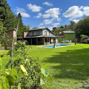 Espectacular casa de 4 dormitorios a la venta en Ibarlucea