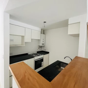 VENTA DEPARTAMENTO DE DOS DORMITORIOS CON PATIO 