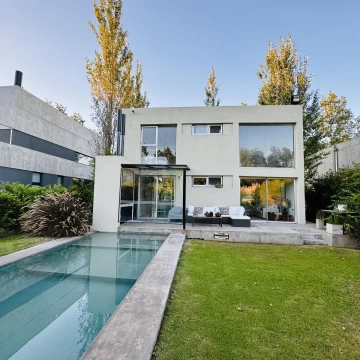 Casa en  venta 3 dormitorios en Los Pasos barrio de Jockey Club