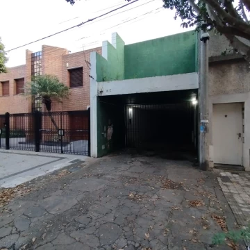 Cochera en venta a mts de Av. Pellegrini