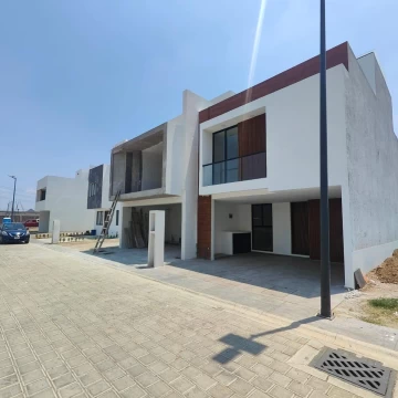 CASA EN VENTA EN PARQUE REAL RESIDENCIAL, ZONA SAN JUAN CUAUTLANCINGO.