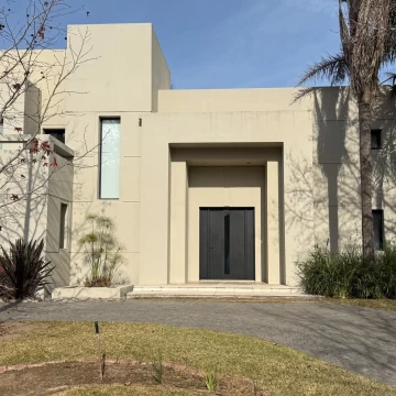 Casa en San Jorge Village 7 ambientes