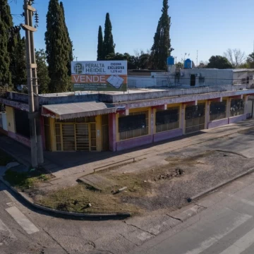 VENDE importante propiedad sobre Avenida Illia esquina Zaracondegui