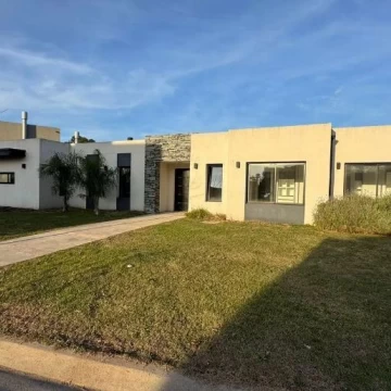 VENTA CASA 4 AMBIENTES BARRIO SANTO TOMÁS PILAR