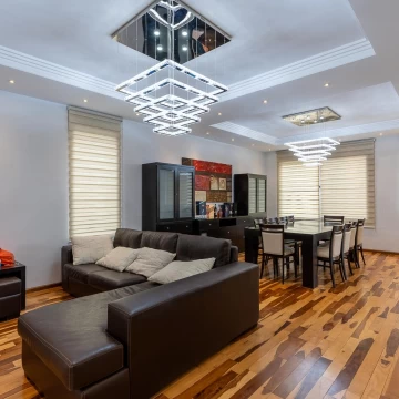 VENTA - Casa de 4 dormitorios, piscina, quincho y 3 cocheras - Kentucky Club de Campo, Funes.