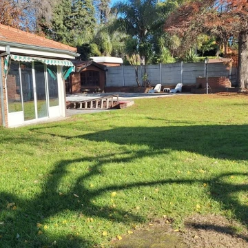 Casa en  Barrio Santa Rita 3 dormitorios con cancha de tenis