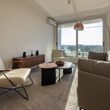 Venta apartamento tres dormitorios con terraza en Carrasco, Montevideo