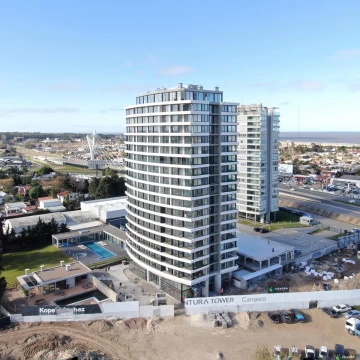 Venta apartamento tres dormitorios con terraza en Carrasco