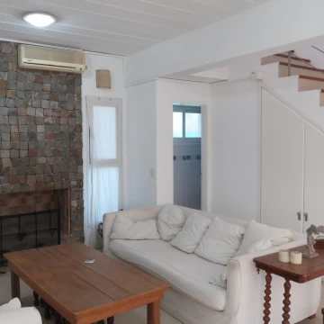 Casa en oportunidad para refaccionar, casi precio lote