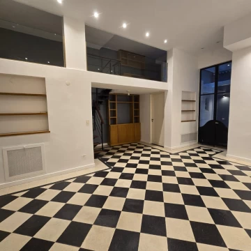 Departamento en  Alquiler PB con patio RECICLADA
