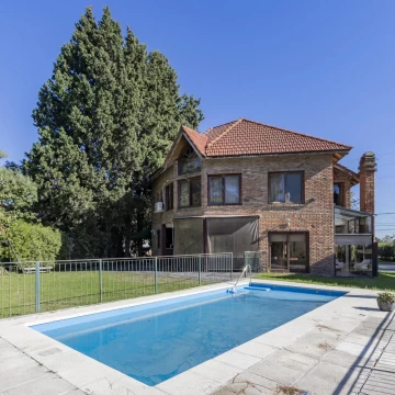 OPORTUNIDAD!! Casa 5 ambientes con pileta en venta en Country Mi Refugio 