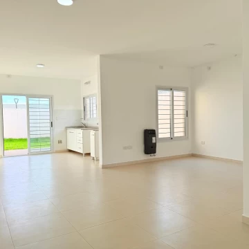 Departamento Dúplex  3 ambientes en venta en lujan Planta Baja con Patio y Cochera apto credito