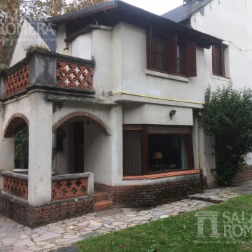 Casa a actualizar -  Excelente zona -OPORTUNIDAD