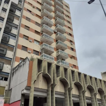 CENTRO Dos dormitorios con cochera Y ESCRITURA