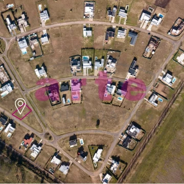 Terreno central en venta en barrio cerrado los juncos D2