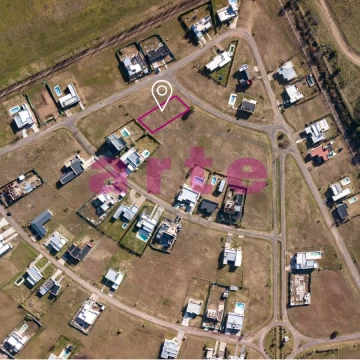 Terreno central en  venta en barrio cerrado los juncos J12