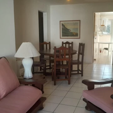 Alquiler Temporario y Venta Apartamento de 3 Dormitorios en Playa Mansa cerca del mar
