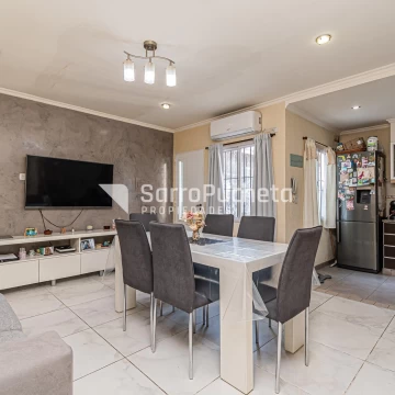 Venta duplex 3 ambientes con terraza y espacio guardacoche en Villa Luzuriaga.