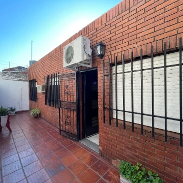 Casa de pasillo en venta ubicada en barrio Parque Casado