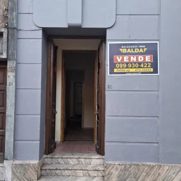 Casa a metros de calle Uruguay