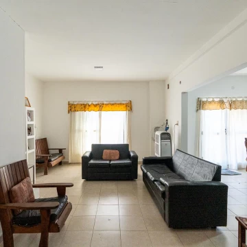 VENTA | PERMUTA - PH primer piso al frente, tres dormitorios y terraza - San Lorenzo. APTO CRÉDITO.