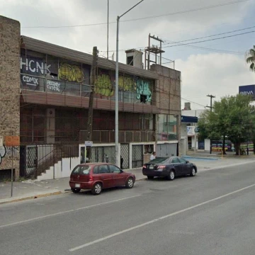 Local en  RENTA Pino Suarez 525 entre Tapia e Isaac Garza