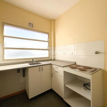 Venta departamento 2 ambientes con cocina independiente en Morón Centro.