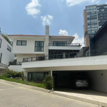 Casa en Venta en Loma Real-Bosque Real