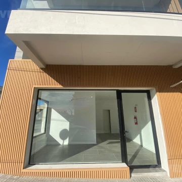 Local comercial en alquiler en edificio Postal Carmelo