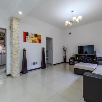 VENTA/PERMUTA - Casa - 2 Dormitorios - Patio y Parrilla - Belgrano, Rosario