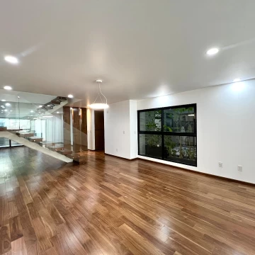 HERMOSO DEPARTAMENTO DE DOS PISOS CON TERRAZA