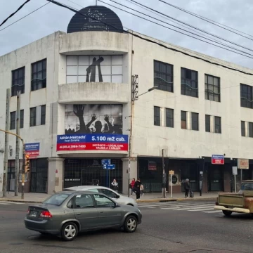Excelente Depósito en VENTA de 5100 m2 - La Tablada
