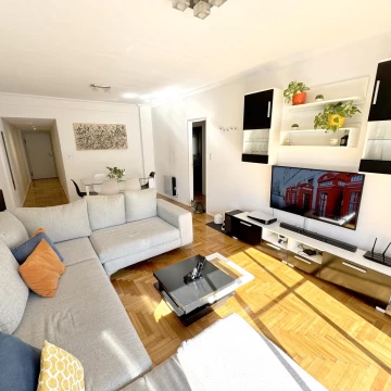 Venta Departamento 4 ambientes con Cochera y Balcón en Caballito