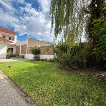 Casa en venta 7 ambientes con Piscina Quincho Cochera Quilmes
