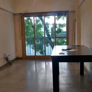 Balvanera - Departamento 2 Amb. al frente con balcón