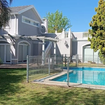 Casa 5 ambientes con piscina - Barrio Solar Del Bosque - Ezeiza
