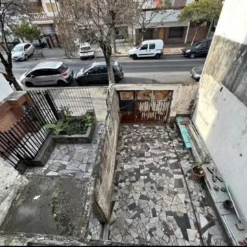 Monte Castro - PH 5 ambientes al frente con ingreso independiente - SIN EXPENSAS 