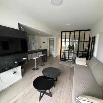 VENTA – MONOAMBIENTE CON BALCÓN, COCHERA Y AMENITIES – LAS CAÑITAS