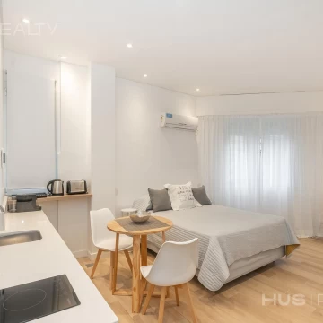 Hermoso monoamb tipo estudio totalmente reciclado en pleno Recoleta. Ideal renta temp.