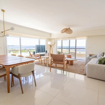 Venta de Apartamento de 4 Dormitorios en Laguna del Diario