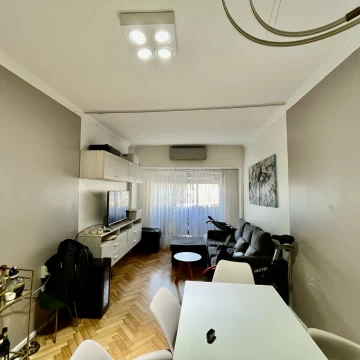 VENTA- Departamento 3 ambientes  / frente / balcón - ONCE
