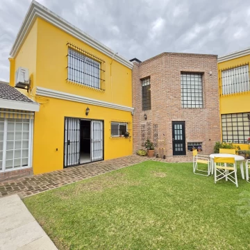 Casa en Venta en Villa Ballester - Cinco Ambientes - Zona Residencial