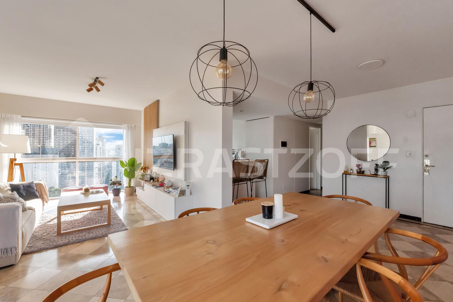 Departamento  en venta en Arroyo al 800, esquina Suipacha. 4 ambientes, cochera, piso muy alto