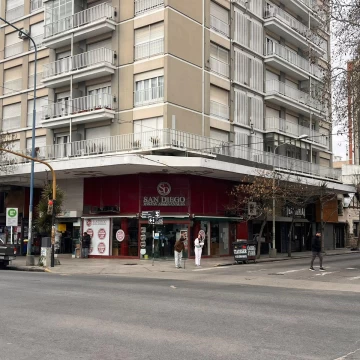 Local sobre Avenida Luro