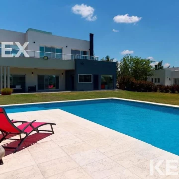 VENTA CASA 4 DORMITORIOS CAMPOS DE ROCA II