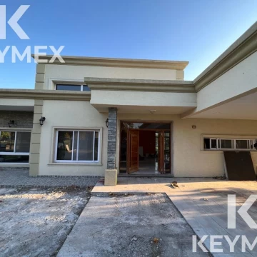 VENTA CASA DE 4 DORMITORIOS EN MIRALAGOS