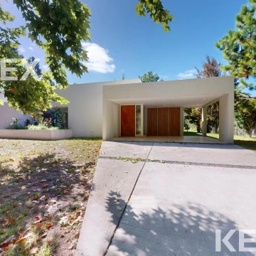 VENTA CASA MIRALAGOS 3 DORMITORIOS