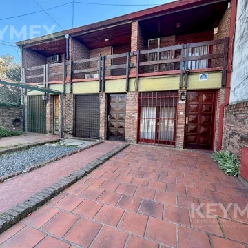 Casa 3 ambientes en venta en centro de Pilar