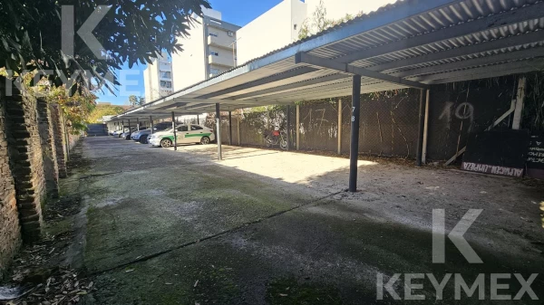 Cocheras con local comercial en venta en La Plata